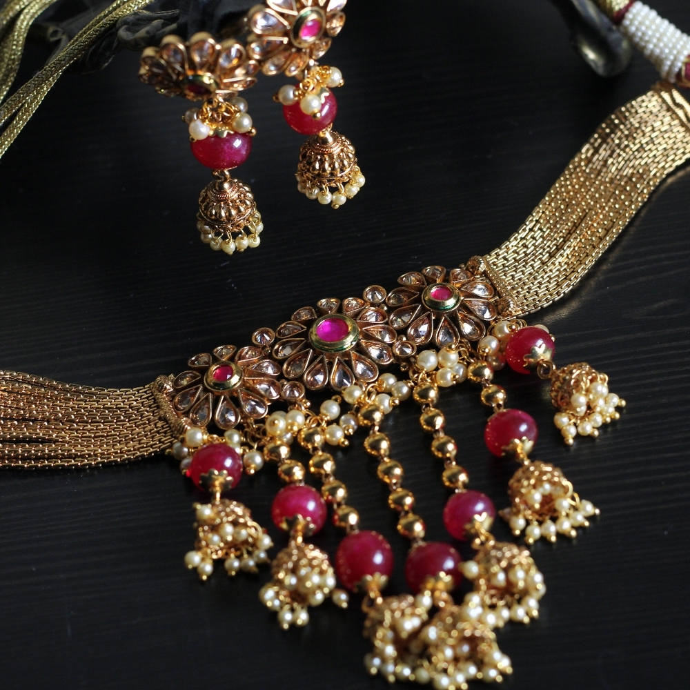 Choker and earrings set